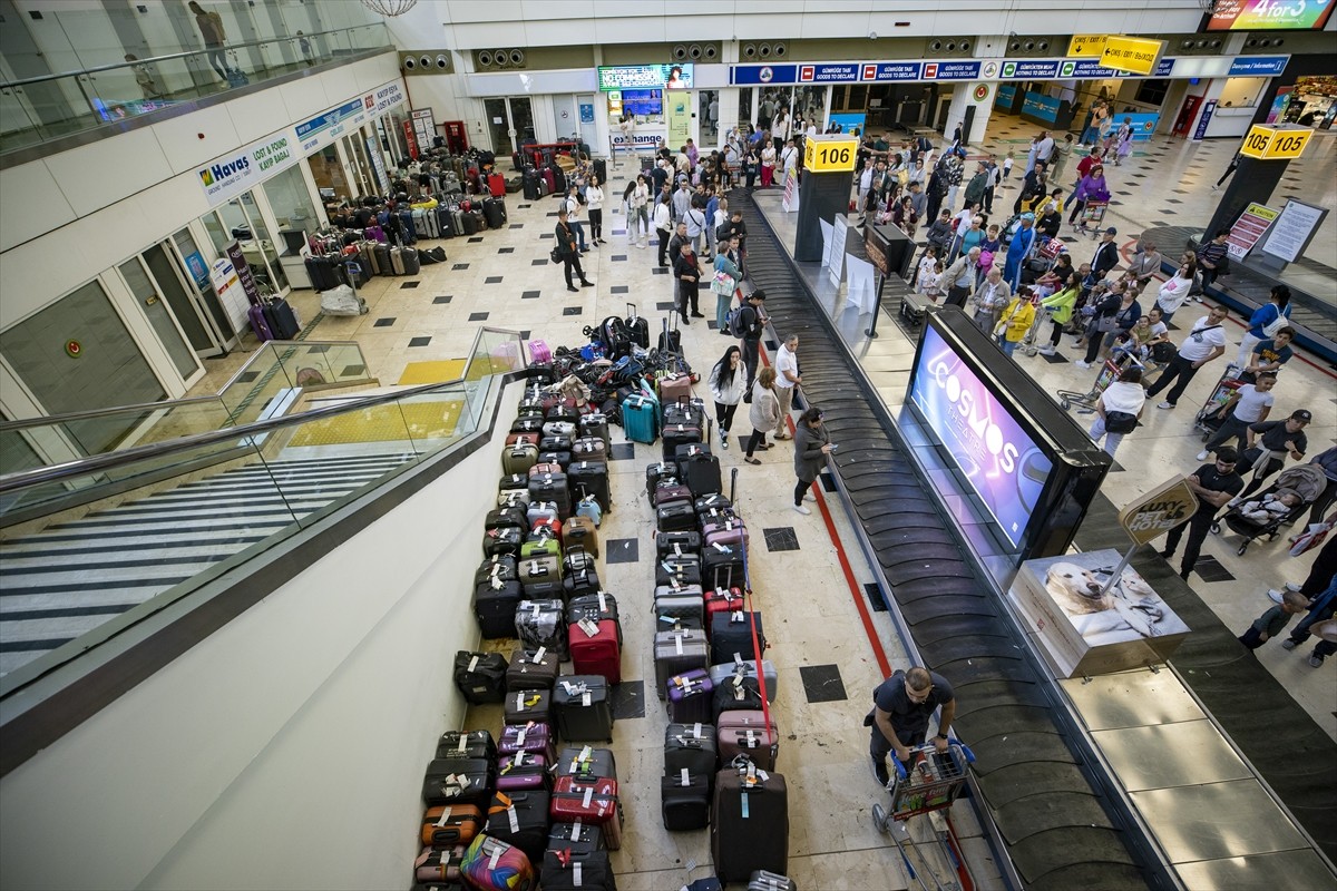 Antalya’daki Fırtına Uçuşları, Şirketler Yolcuyu Vurdu (2)
