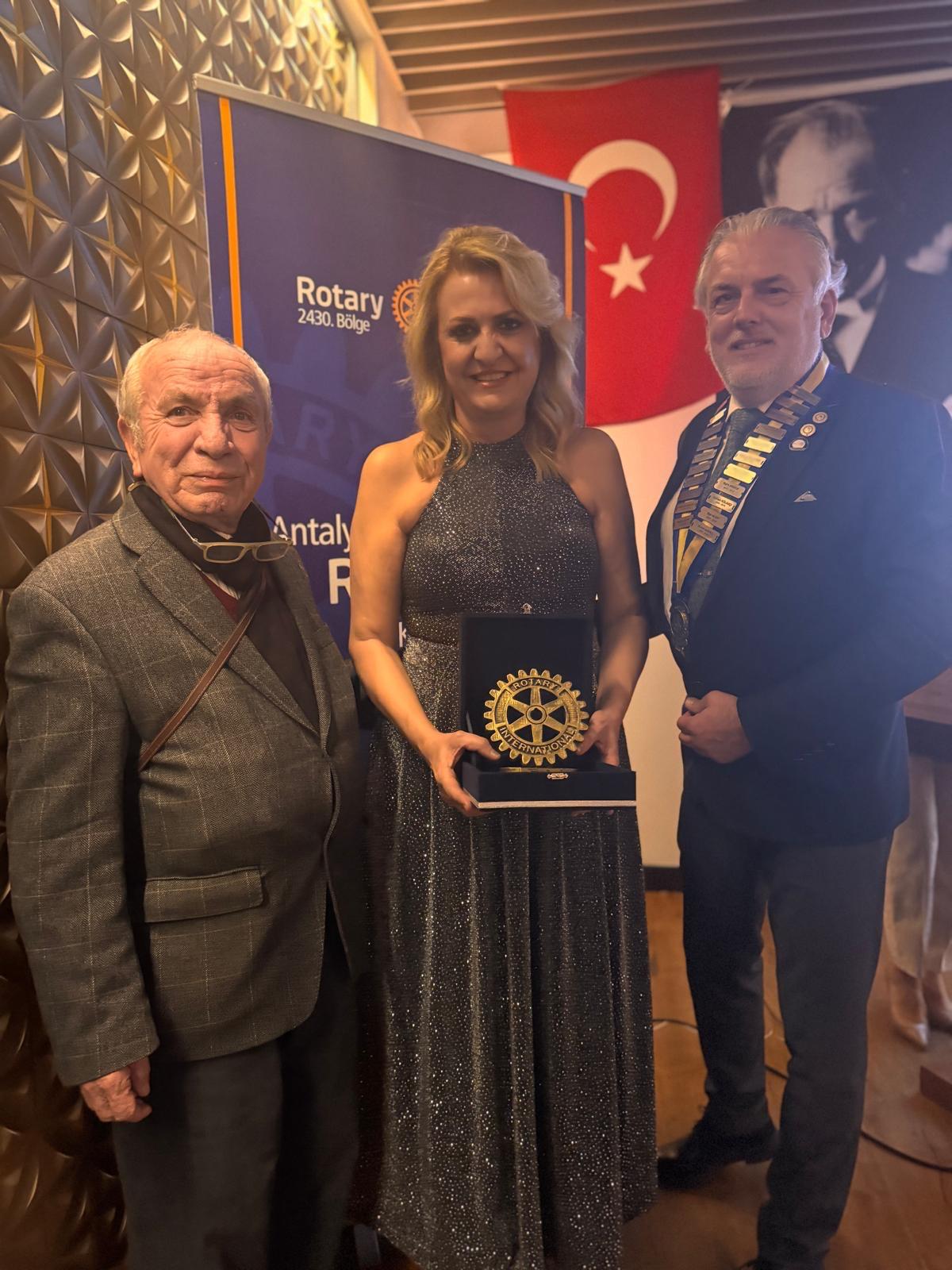 Antalyalı Flüt Sanatçısı Lelya Bayramoğulları’na Meslek Başarı Ödülü (10)