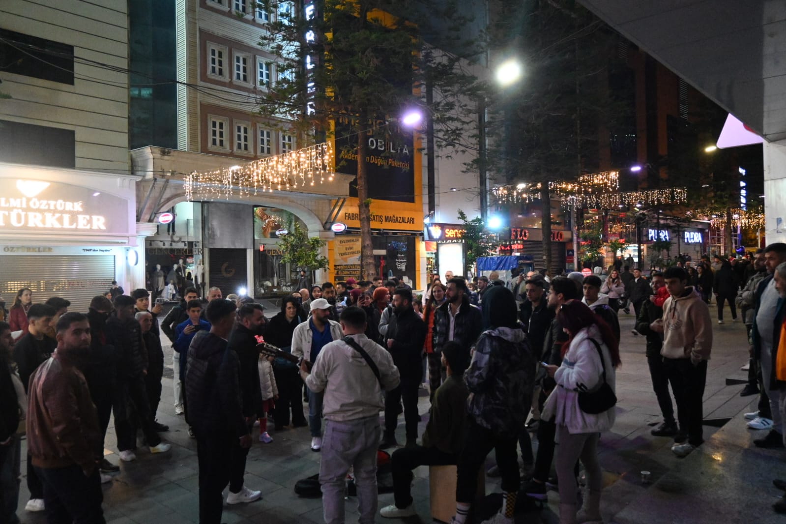 Antalyalı Sokak Sanatçıları Antalyalılara Moral Verdi (1)