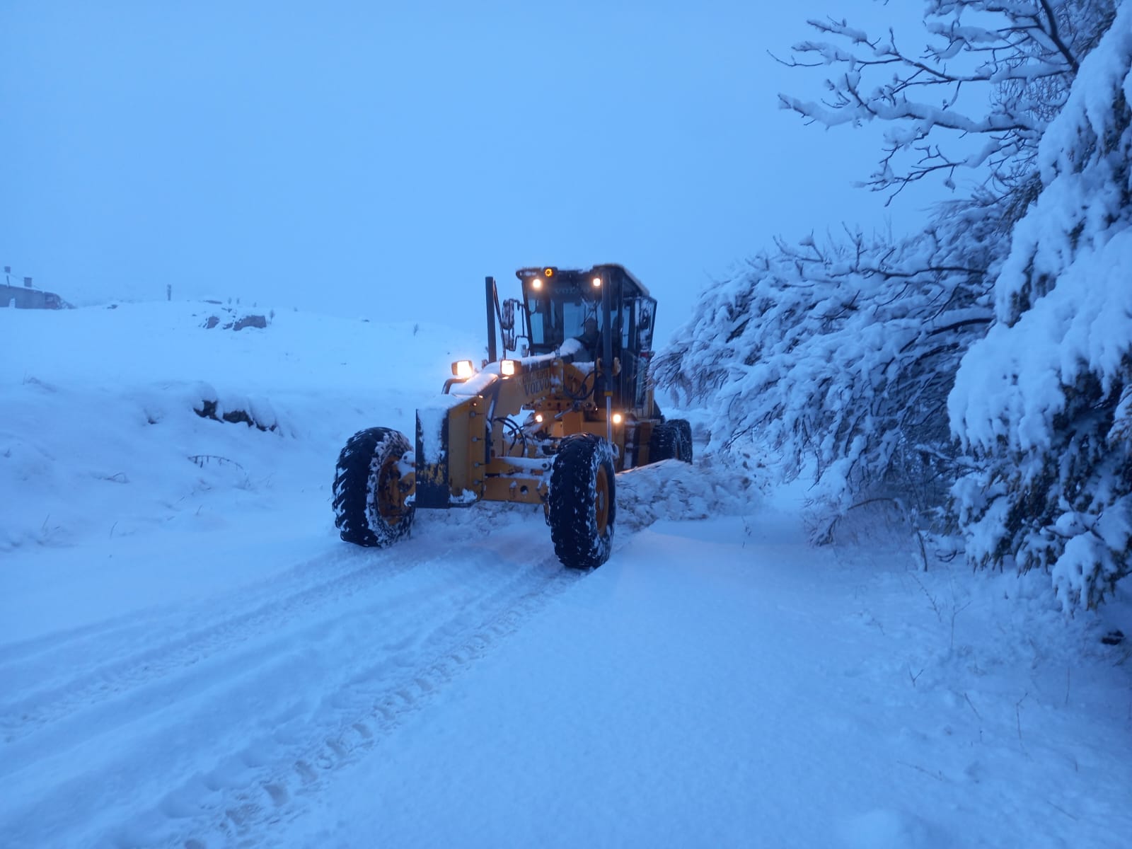 Antalya’nın 9 Mahallesi Karlar Altında Kaldı (1)