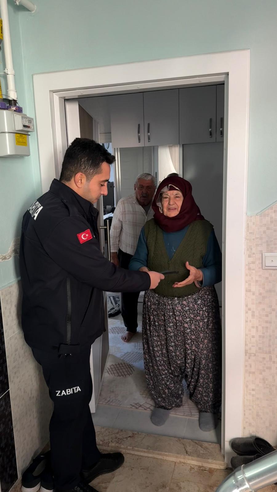 Antalya’nın Belediye Zabıtasından Örnek Davranış (1)