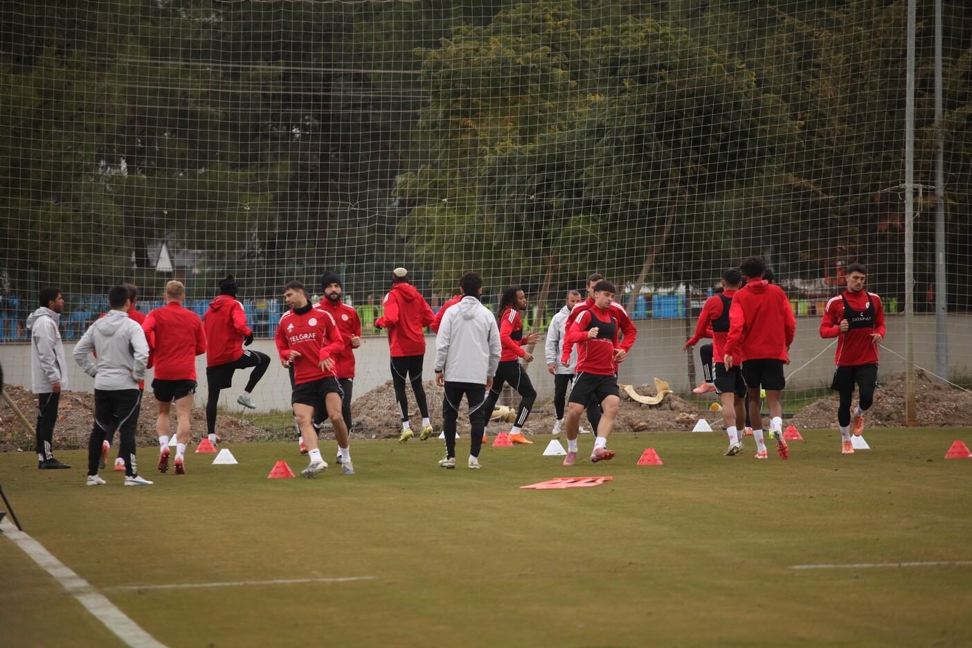Antalya’nın Sakin Günlerini Kamplar Hareketlendirdi (3)