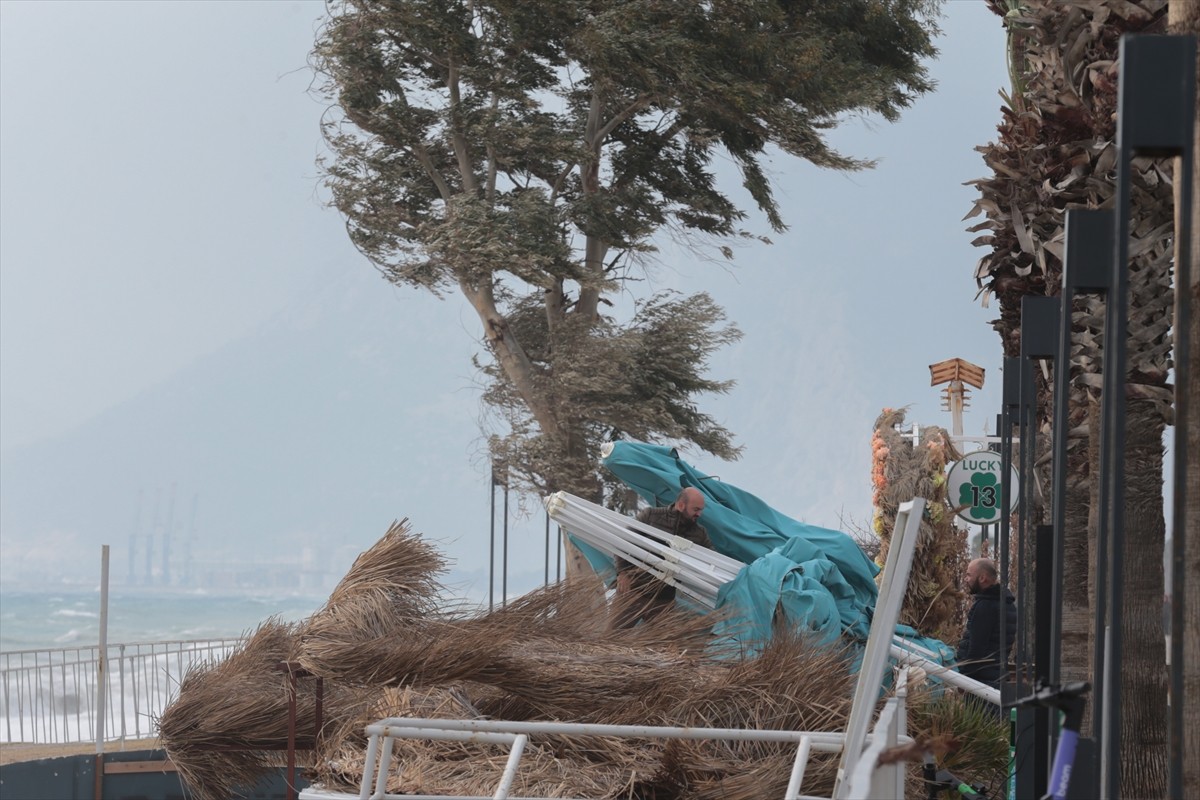 Antalya’nın Tarihi Limanı Sahipsiz Kaldı (1)-1