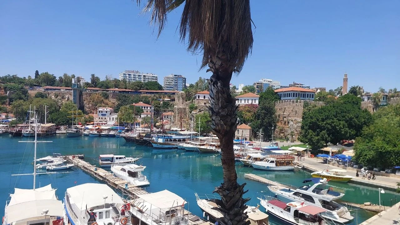 Antalya’nın Tarihi Limanı Sahipsiz Kaldı (1)