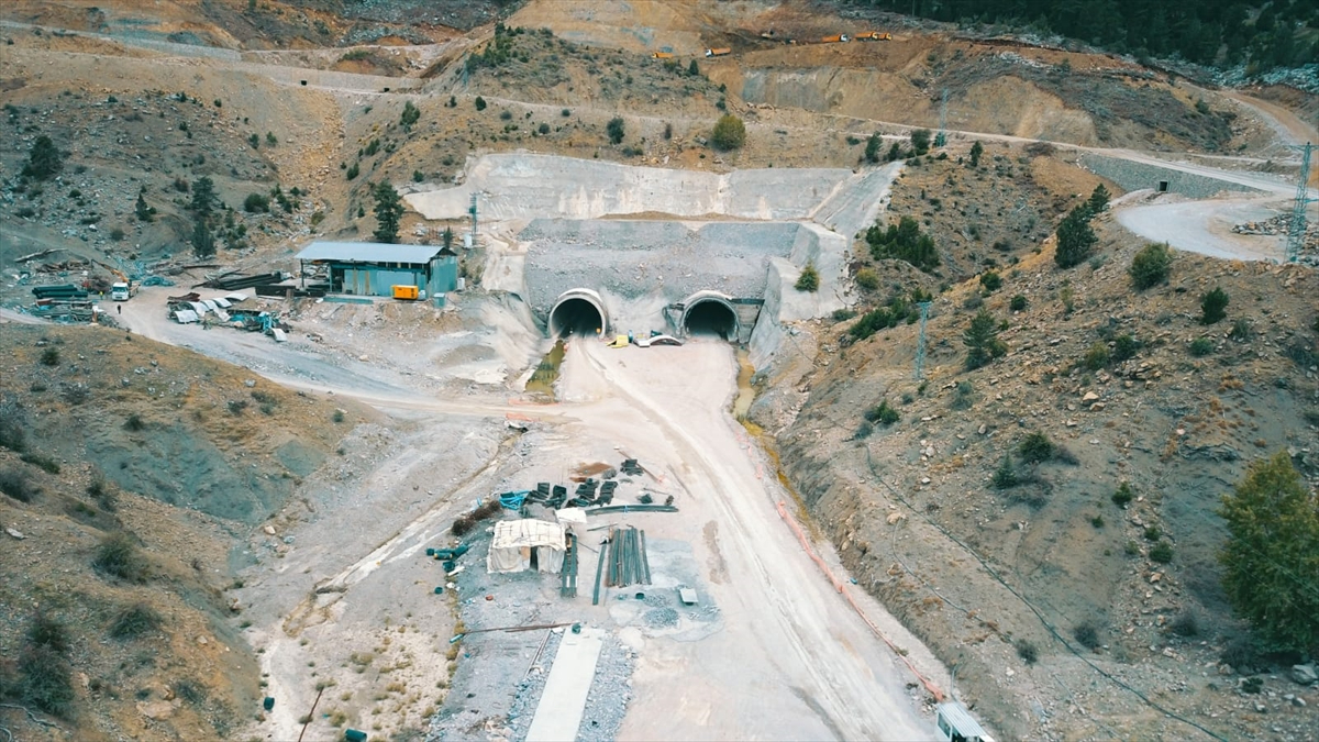 Antalya’nın Yıllardır Beklediği Yol Için Tarih Verildi! (2)-1