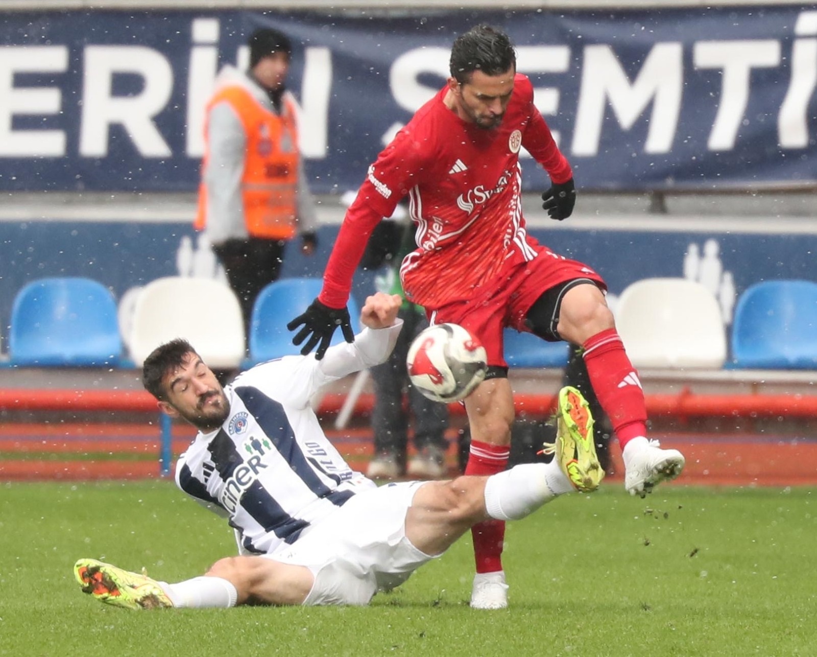 Antalyaspor Ikinci Yarıya Puanla Başladı (1)