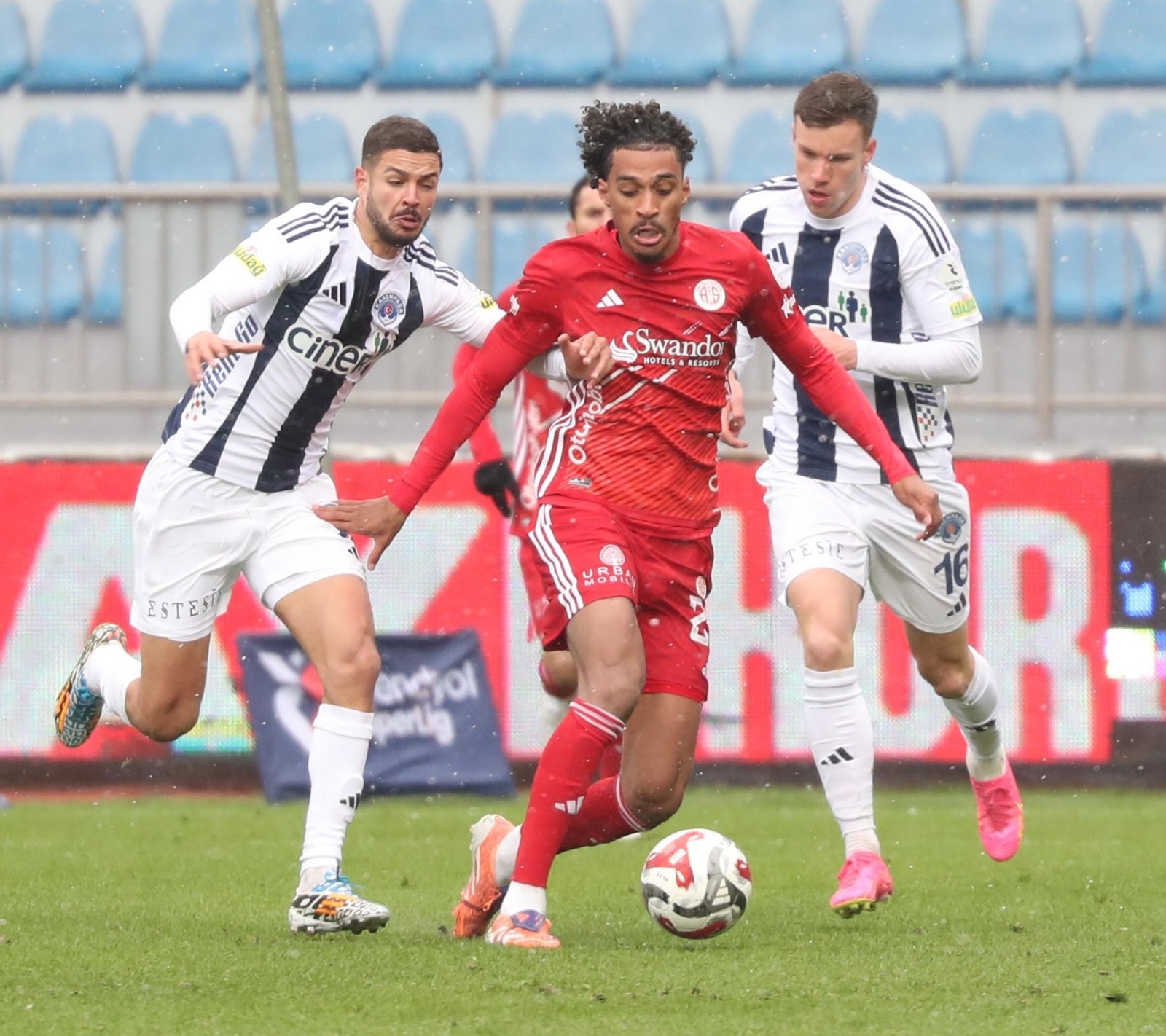 Antalyaspor Ikinci Yarıya Puanla Başladı (3)