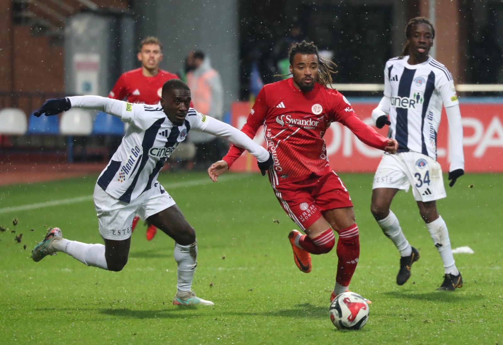 Antalyaspor Ikinci Yarıya Puanla Başladı (4)