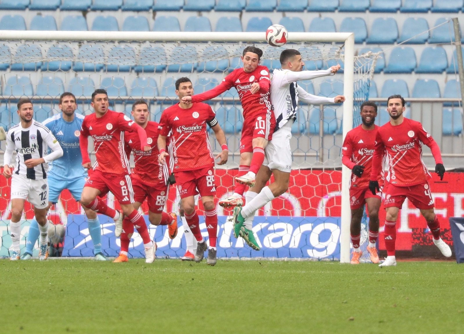 Antalyaspor Ikinci Yarıya Puanla Başladı (6)