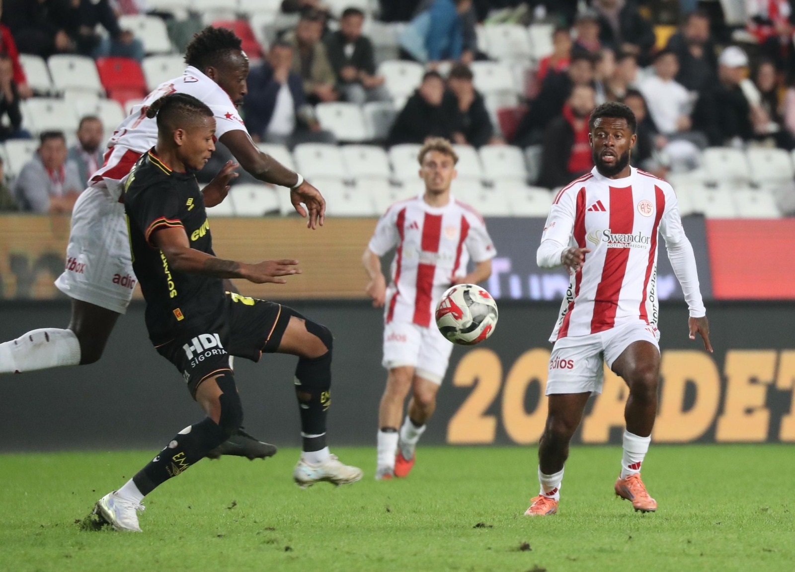 Antalyaspor Taraftarına Kabusu Yaşattı (3)