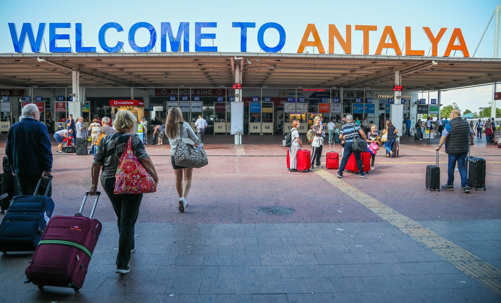 Antalya’ya Iki Ülke Akın Akın Geldi (4)