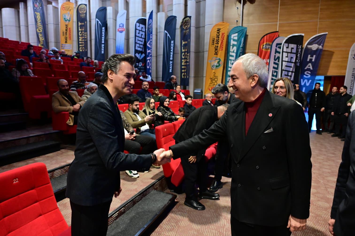 Baskan Kocagoze Golden Fish Awardsta Anlamli Odul 2