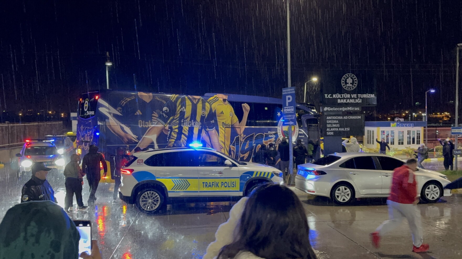 Fenerbahce Alanyaya Geldi (2)-1