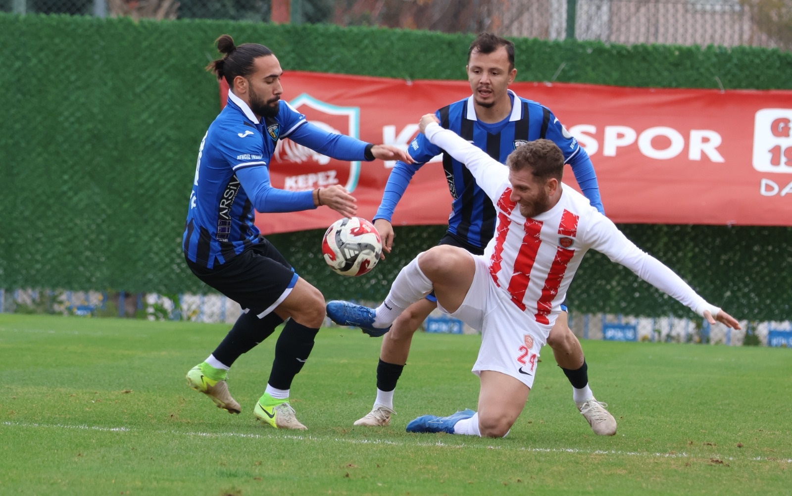 Futbolculara 11 Saatlik Eziyet! Başkan Ayrıldı, Uçak Biletleri Iptal Oldu, Takım Yolda Kaldı (2)