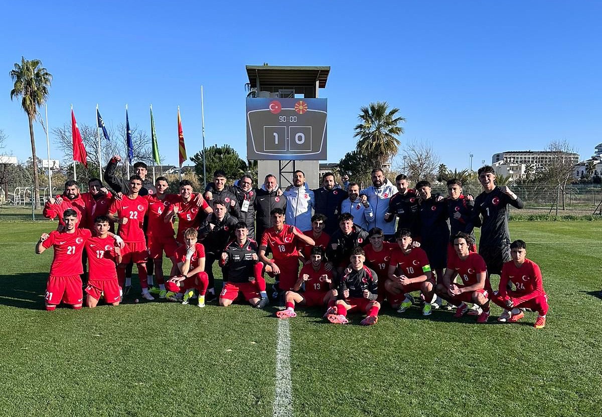 Genç Milli Takımı Antalyalılar Sırtladı (1)