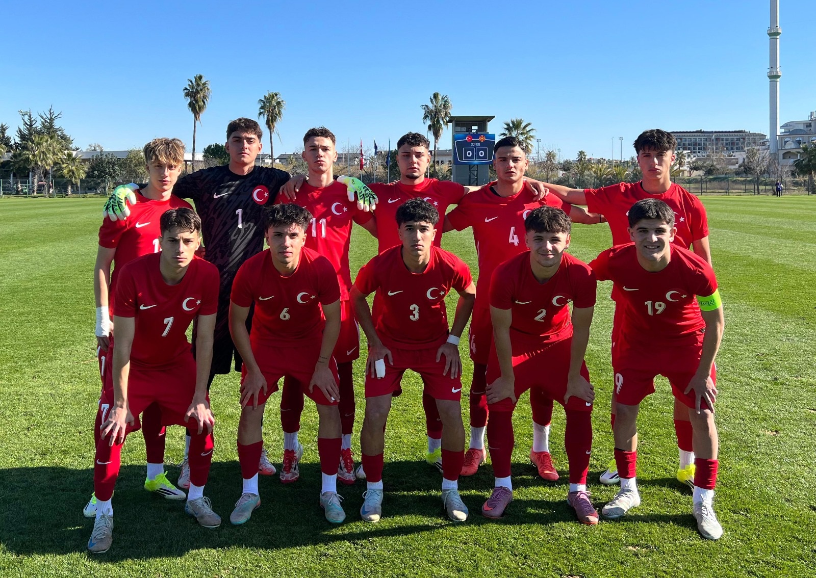 Genç Milli Takımı Antalyalılar Sırtladı (2)