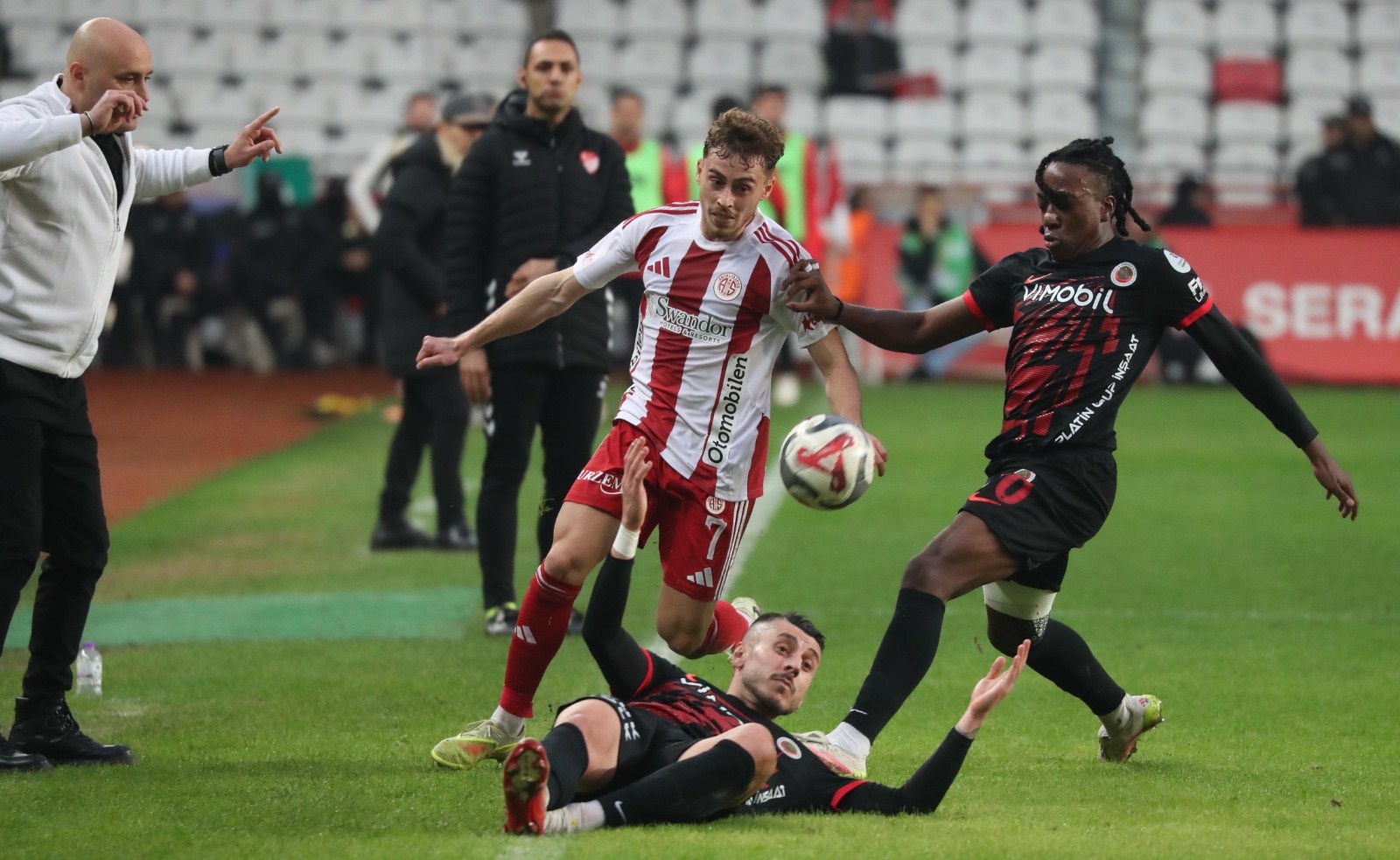 Gençlerbirliği’ni Yenen Antalyaspor Hayata Döndü (3)