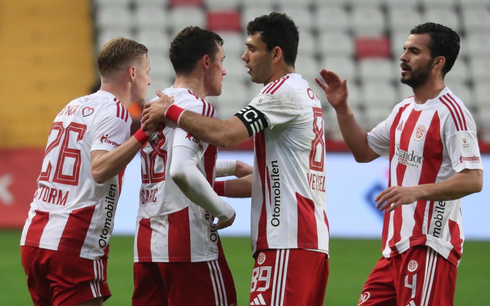 Gençlerbirliği’ni Yenen Antalyaspor Hayata Döndü (8)