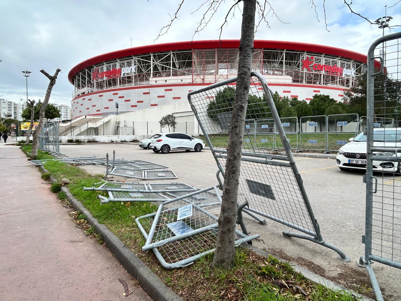 Holiganları Durdurdu (1)