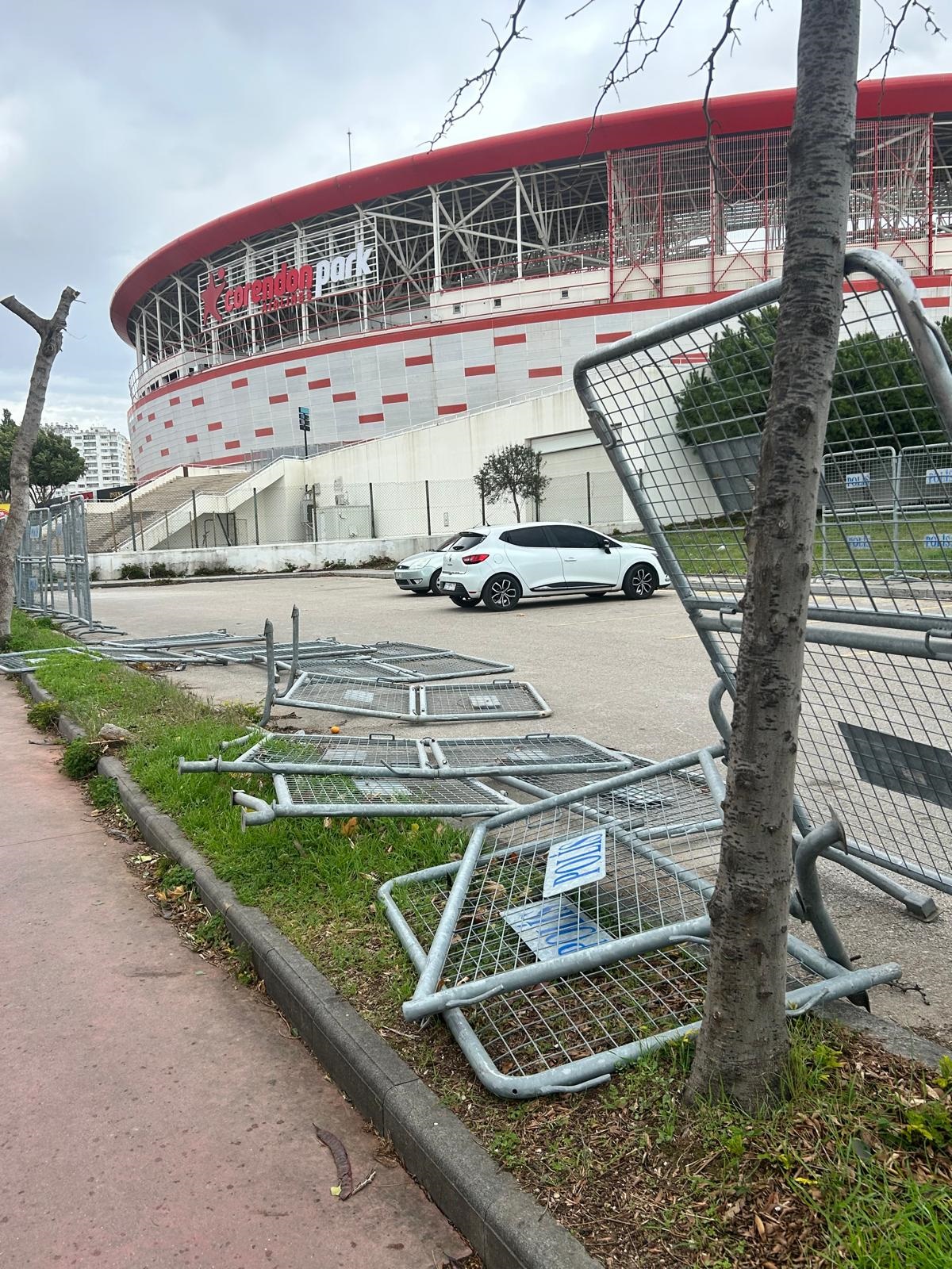 Holiganları Durdurdu (2)