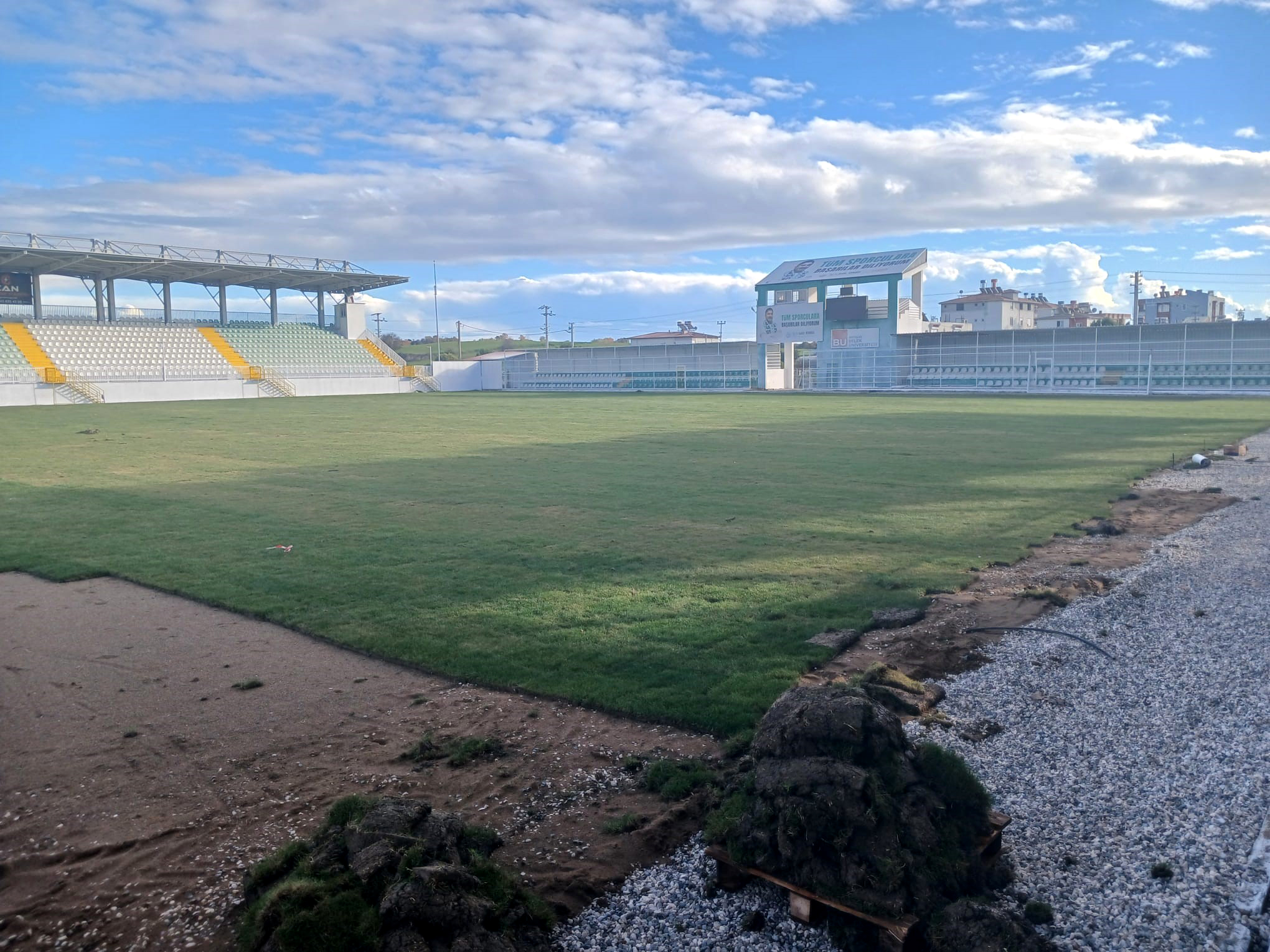 İlk Yarı Bitti, Stadyumda Çalışmalar Bitmedi (2)