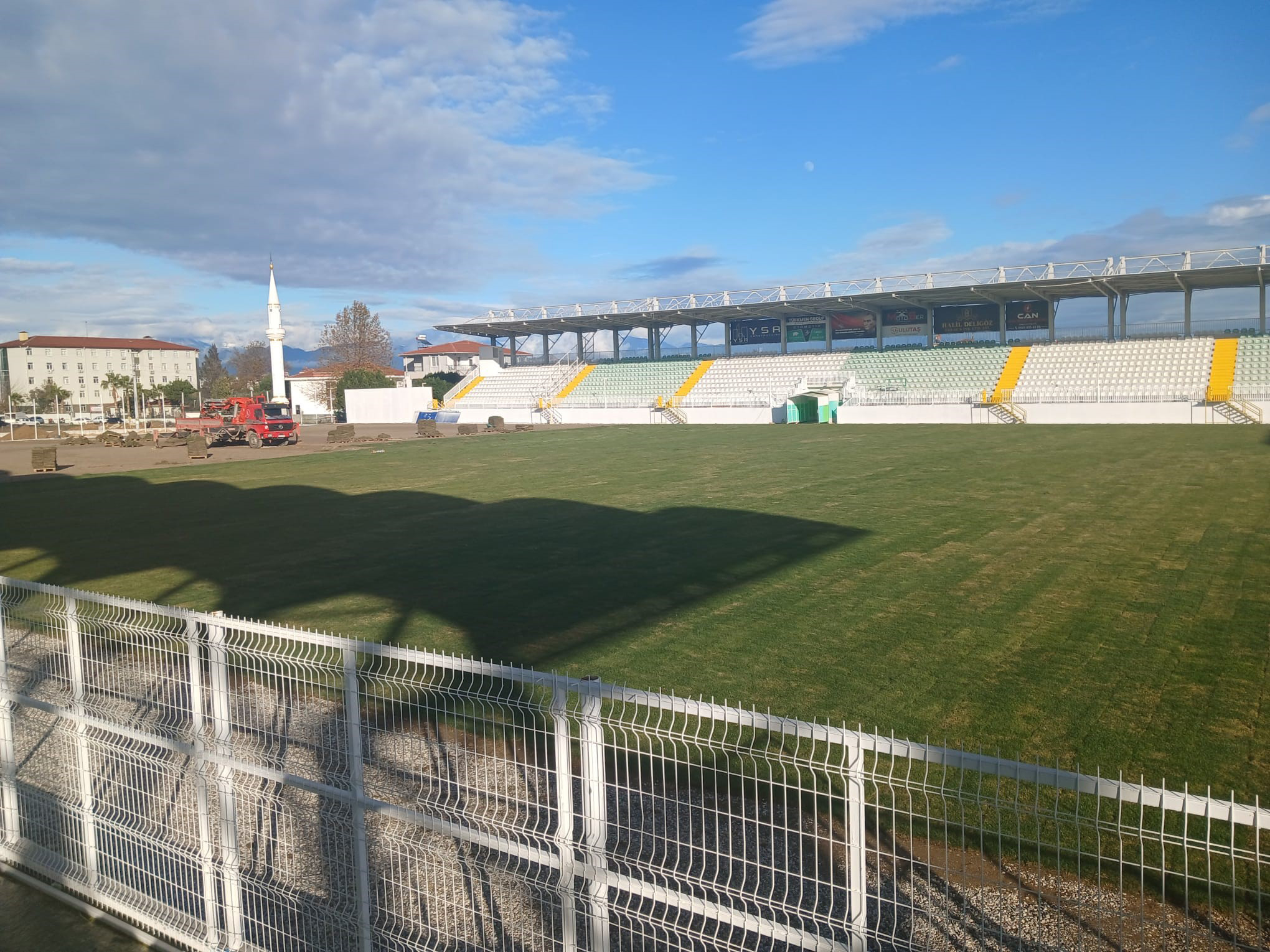 İlk Yarı Bitti, Stadyumda Çalışmalar Bitmedi (3)