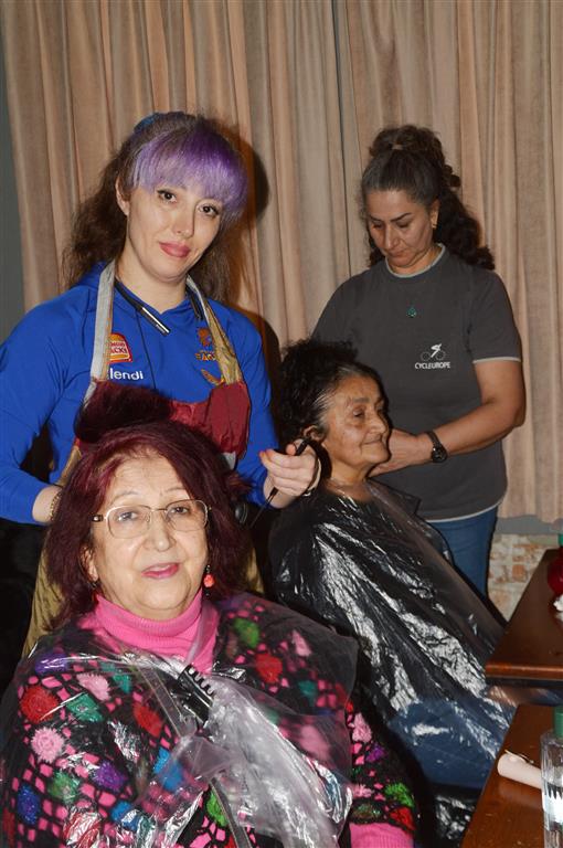 Iranli Kuaforlerden Yasliya Saygi 1129294 335299 (Medium)