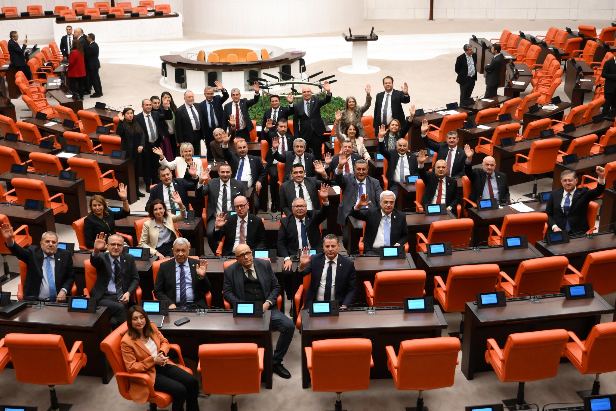 Meclis Kapatildi Chp Nobette (1)