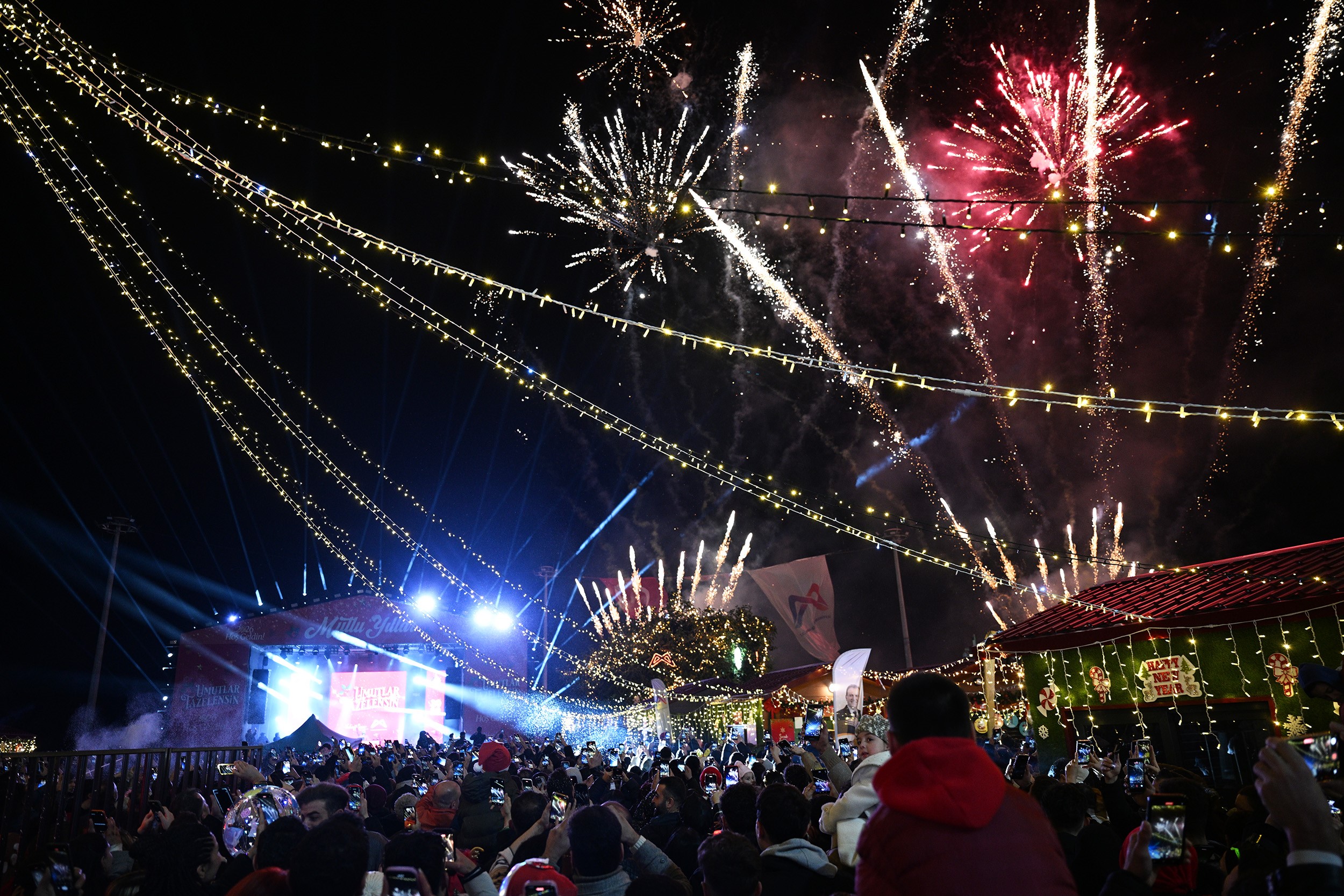 Mersin’de 2026 Coşkusu Sokaklara Taştı (2)