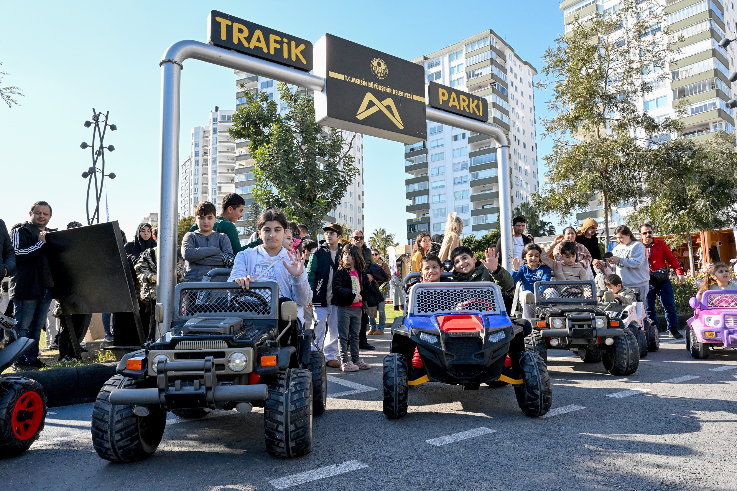 Mersin’deki Parka Çocuklar Akın Ettiler (1)