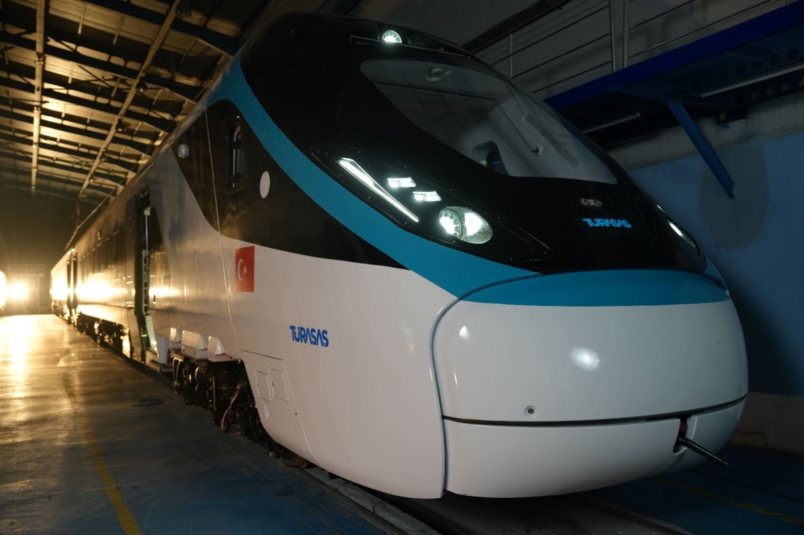 Milli Elektrikli Hızlı Trenin Test Süreci Başladı (1)