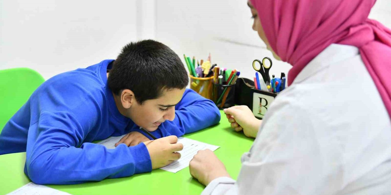 Özel Gereksinimli Bireylerin Eğitim Hakkına Yaş Engeli Tepki Çekti (1)-1