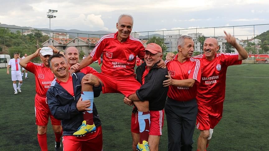 Şenol Güneş’i Keşfeden Kişiydi! Dünyanın En Yaşlı Futbolcusu Hayatını Kaybetti! Dünyanın En Yaşlı Futbolcusu Kim (2)