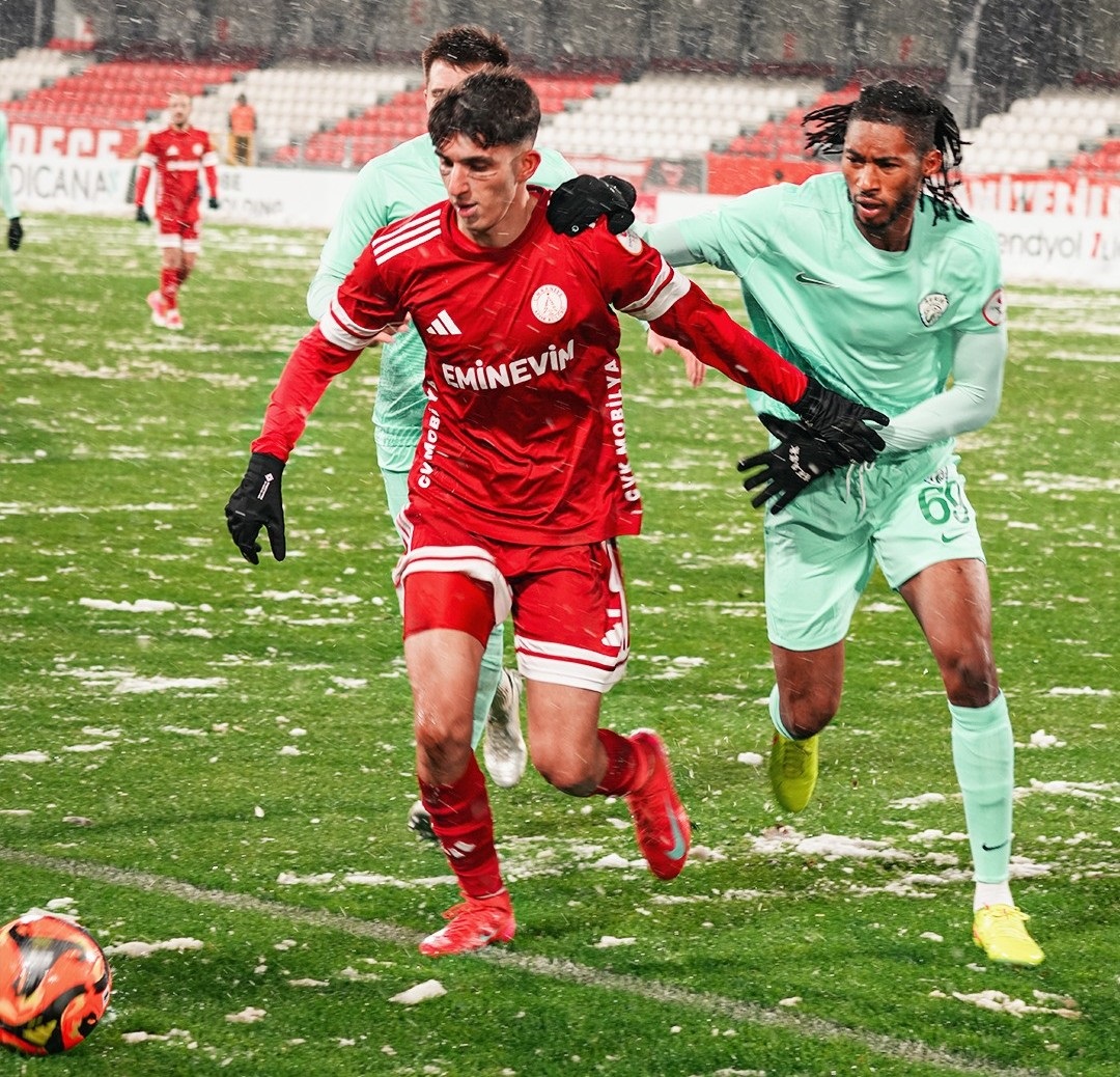 Serikspor Sezonun En Ağır Hezimetini Yaşadı (1)