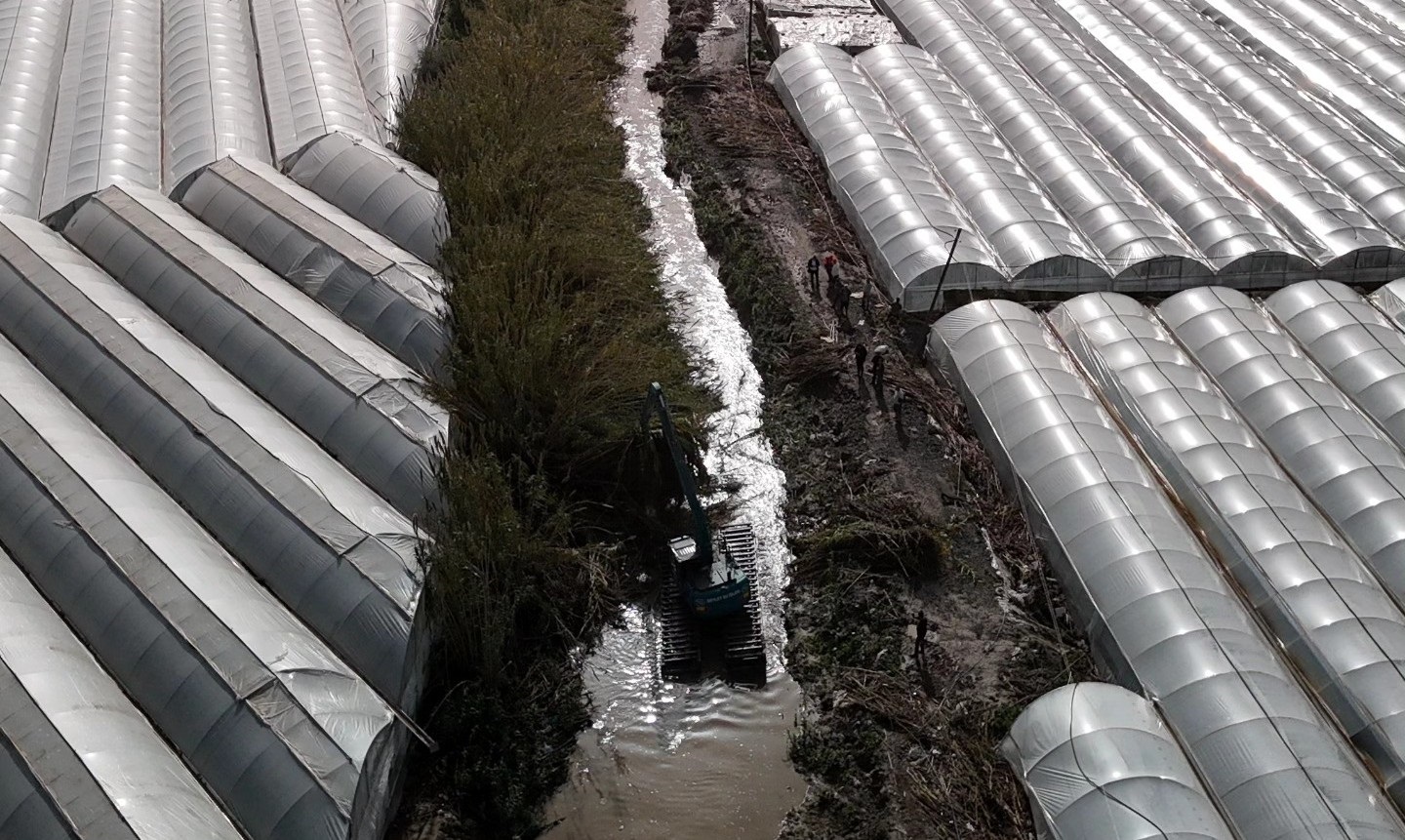 Sihirbaz Makine Antalya’ya Getirildi! Islak Ve Bataklıklarda Da Çalışabiliyor (3)