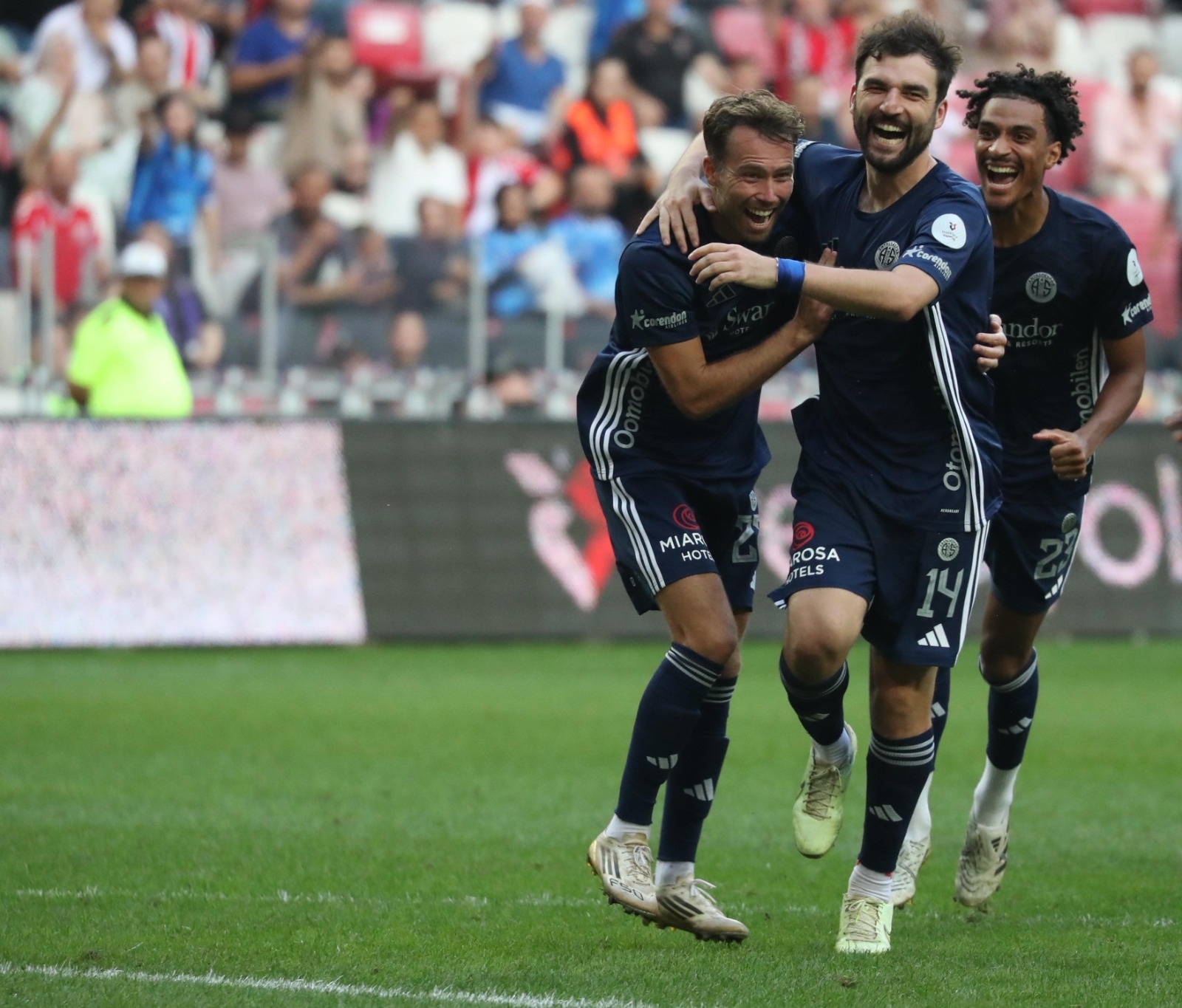 Transfer Engeli Aşılamayan Antalyaspor’da Ayrılık Sürprizi (2)