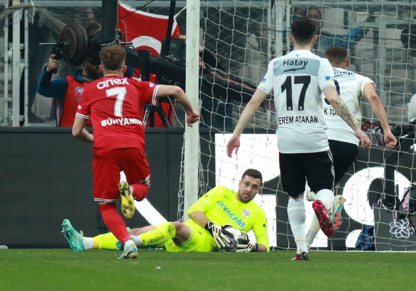 Transfer Yapamayan Antalyaspor’da 2 Ayrılık Daha (2)