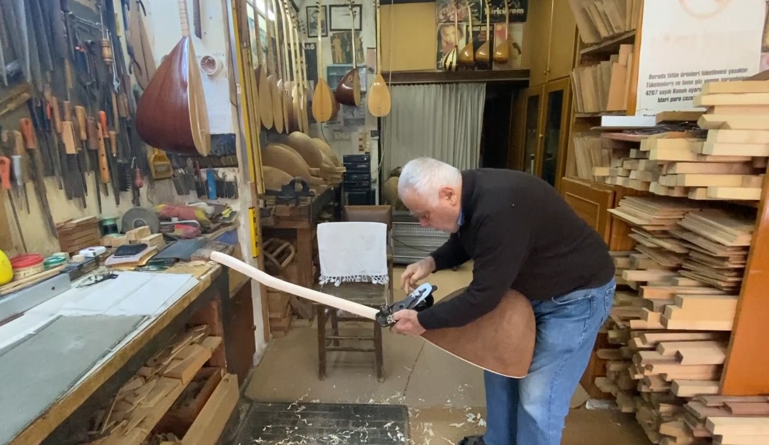 Yarim Asirdir Saz Uretiyor (2)