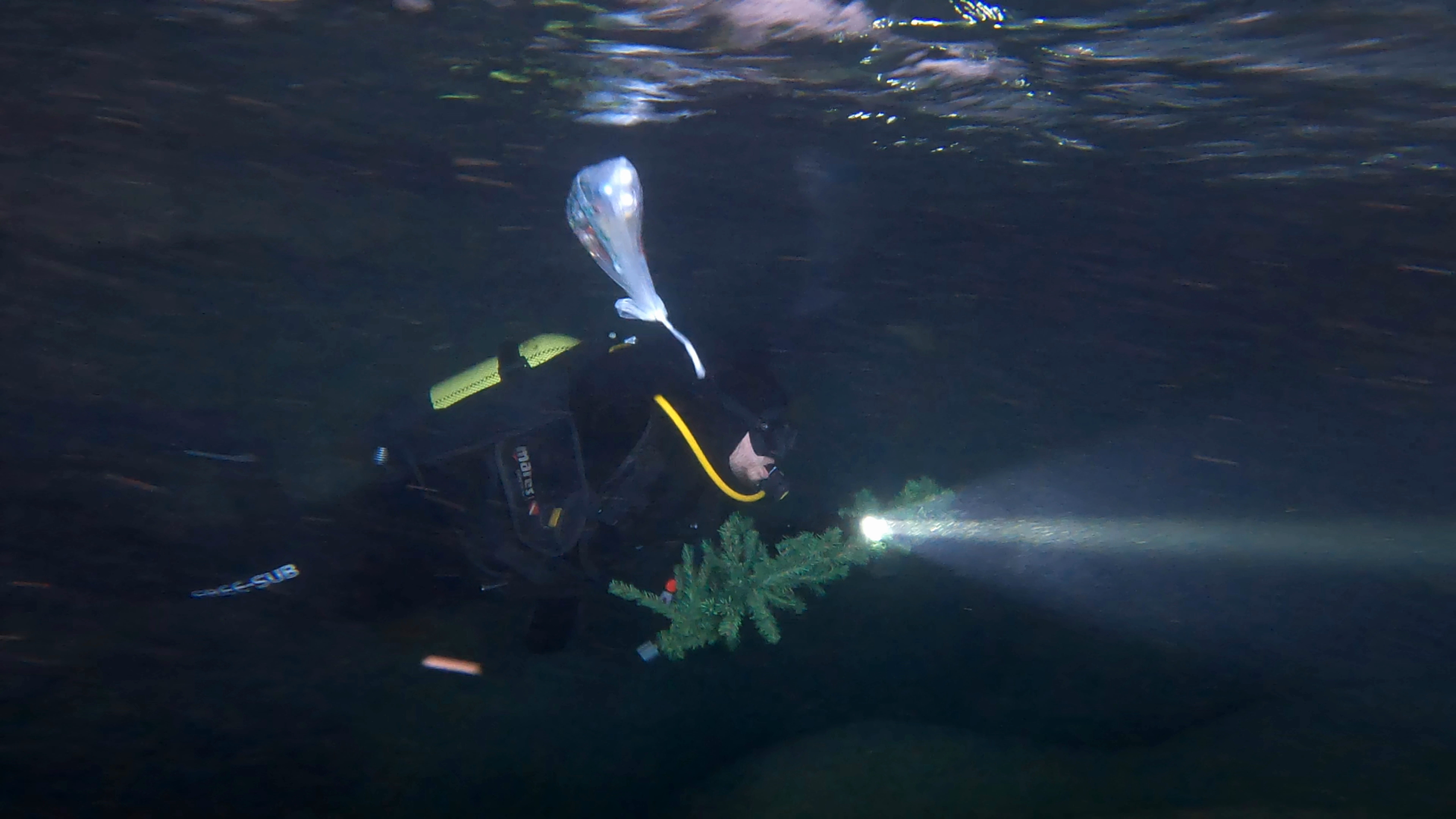 Yeni Yılı Su Altı Mağarasında Karşıladılar (5)