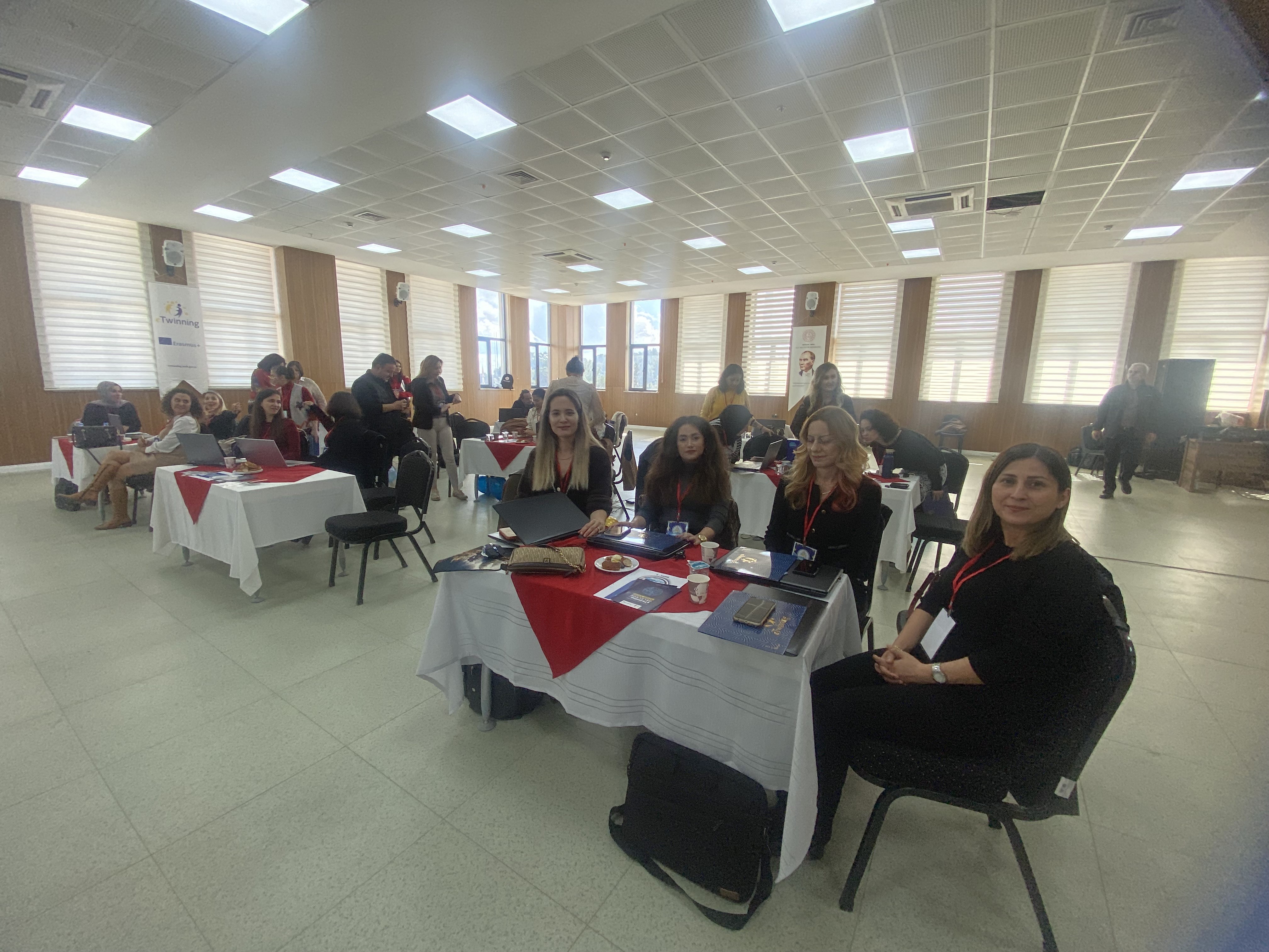 Aksu'da Öğretmenlere Dijital Dönüşüm Konusunda Uygulamalı Eğitim (3)