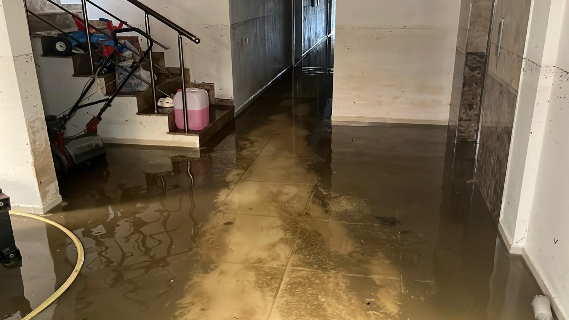 Alanya'da Debi Yükseldi, Çay Kenarındaki Işletmeler Sele Kapıldı (5)