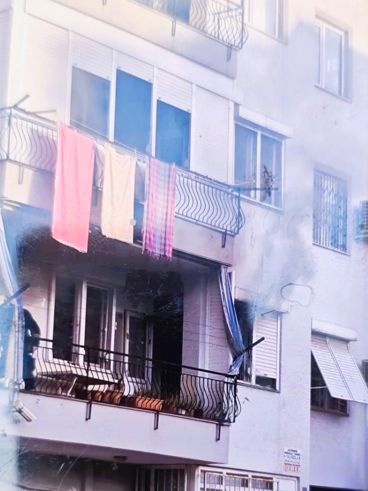 Alevlere Uykusunda Yakalandi (1)