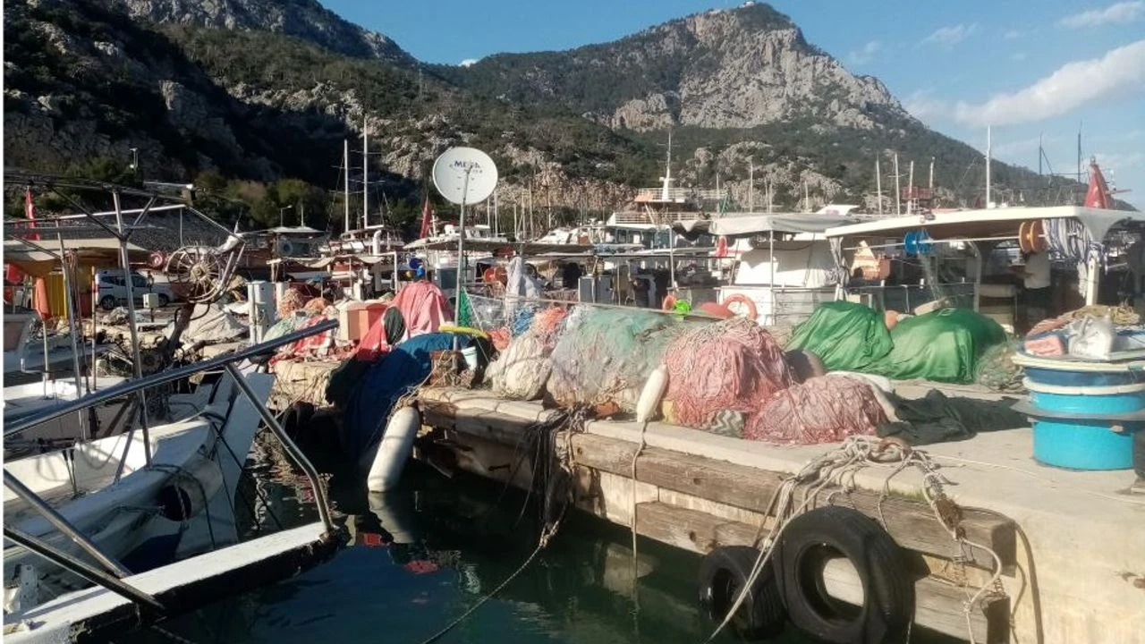 Antalya Balikçi Barinaği’nda Yetki̇ Kri̇zi̇ Yargi Kararlari Görmezden Geli̇ndi̇ (1)-3