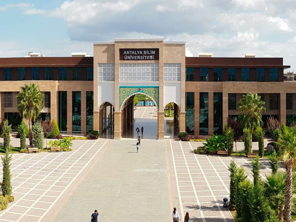 Antalya Bilim Üniversitesi’nde Yönetim Tek Elde Toplandı (2)