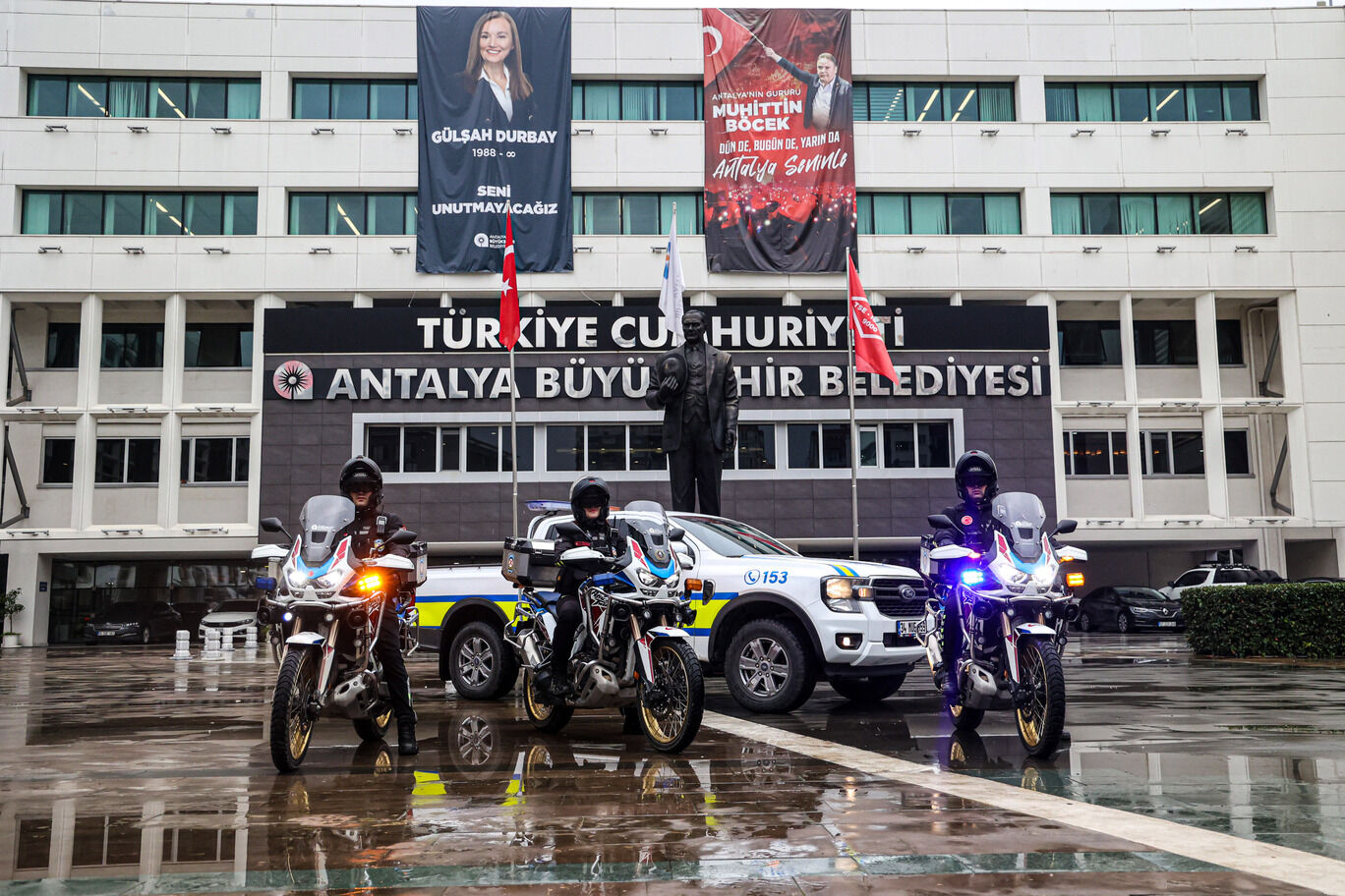 Antalya Büyükşehir Denetimde Vites Yükseltti Motosikletli Zabıta Ekipleri Aralıksız Sahada (2)