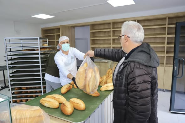 Antalya Elmalı Belediyesi’nden Nefes Aldıran Proje! Ekmek 10 Liraya Düştü (1)