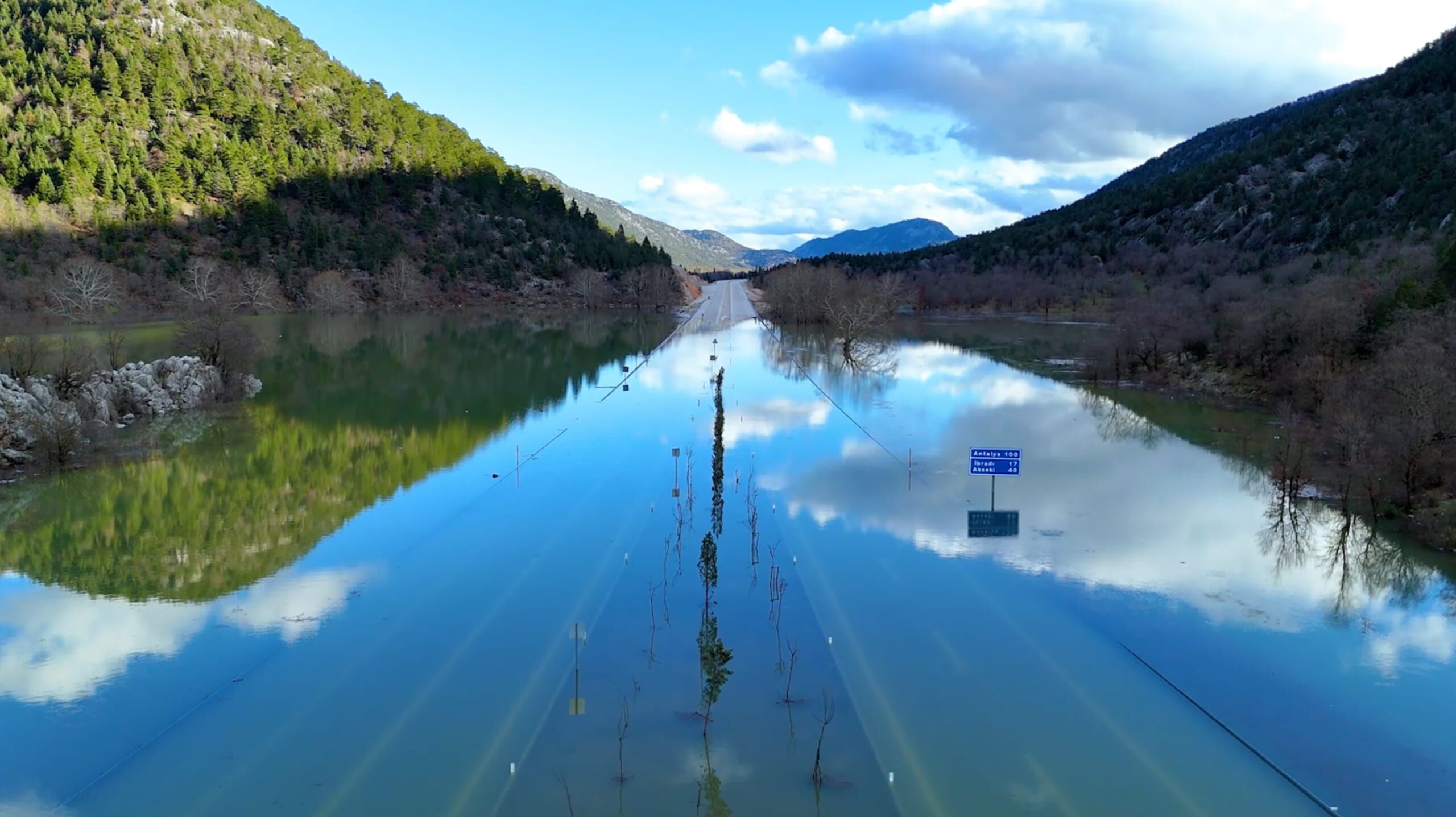 Antalya Konya Yolu Trafige Kapatildi (1)