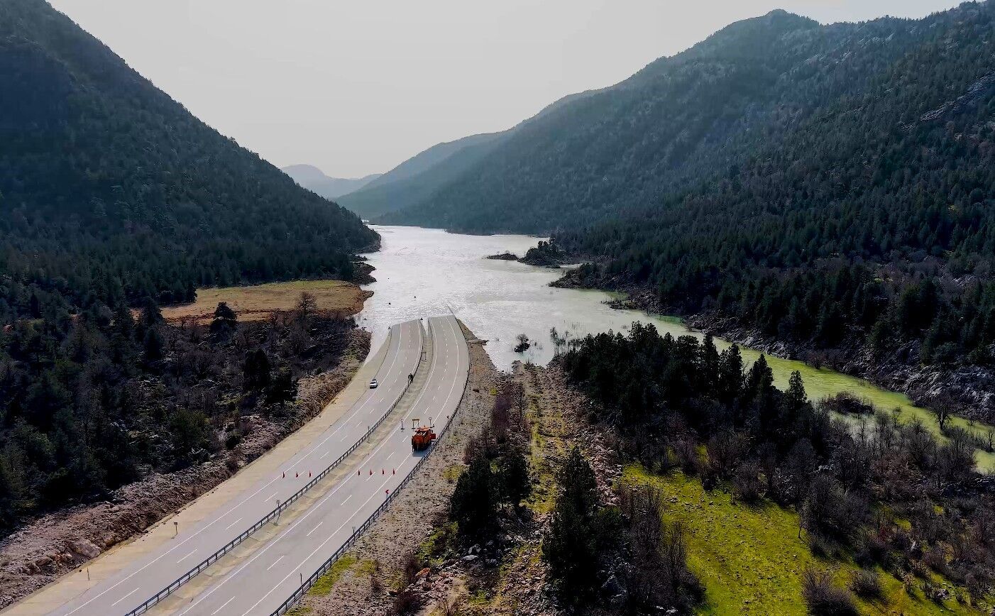 Antalya Konya Yolu Trafige Kapatildi (3)