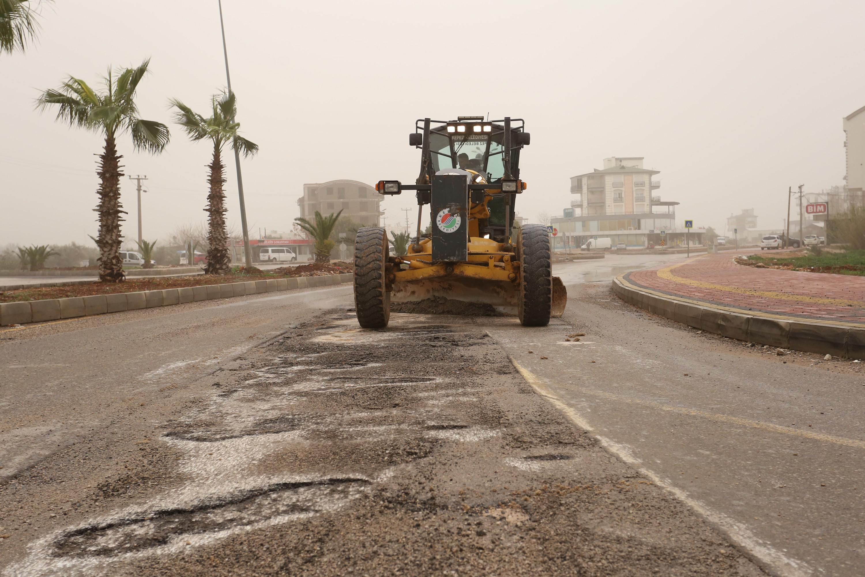 Antalya’da Bozulan Yollara Hızlı Müdahale (2)