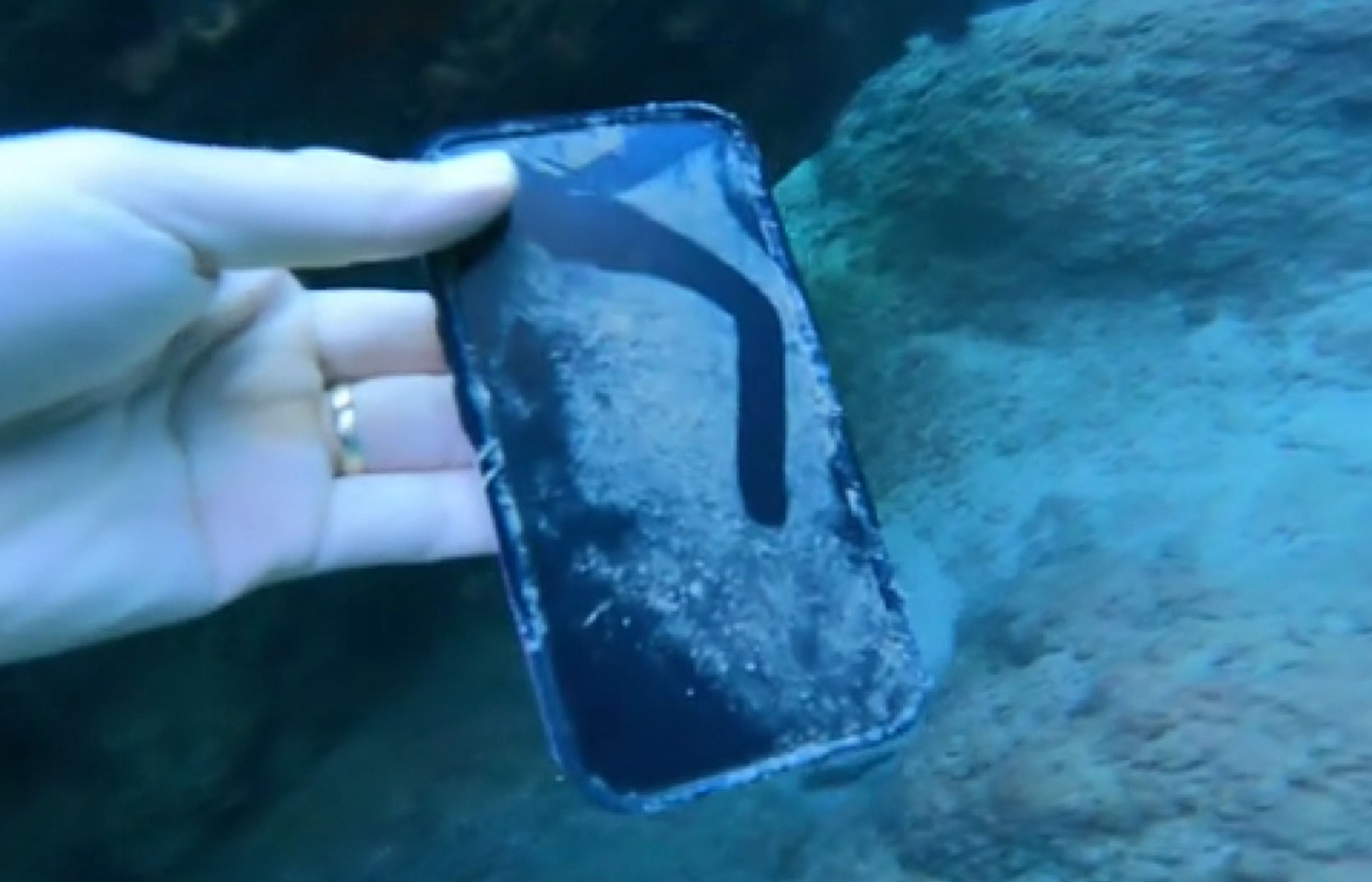 Antalya’da Denizden 'Büyü Malzemesi' Çıkarıyor (2)